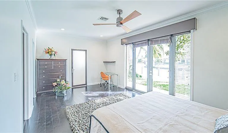 50 Bay Colony Dr — Photo 16