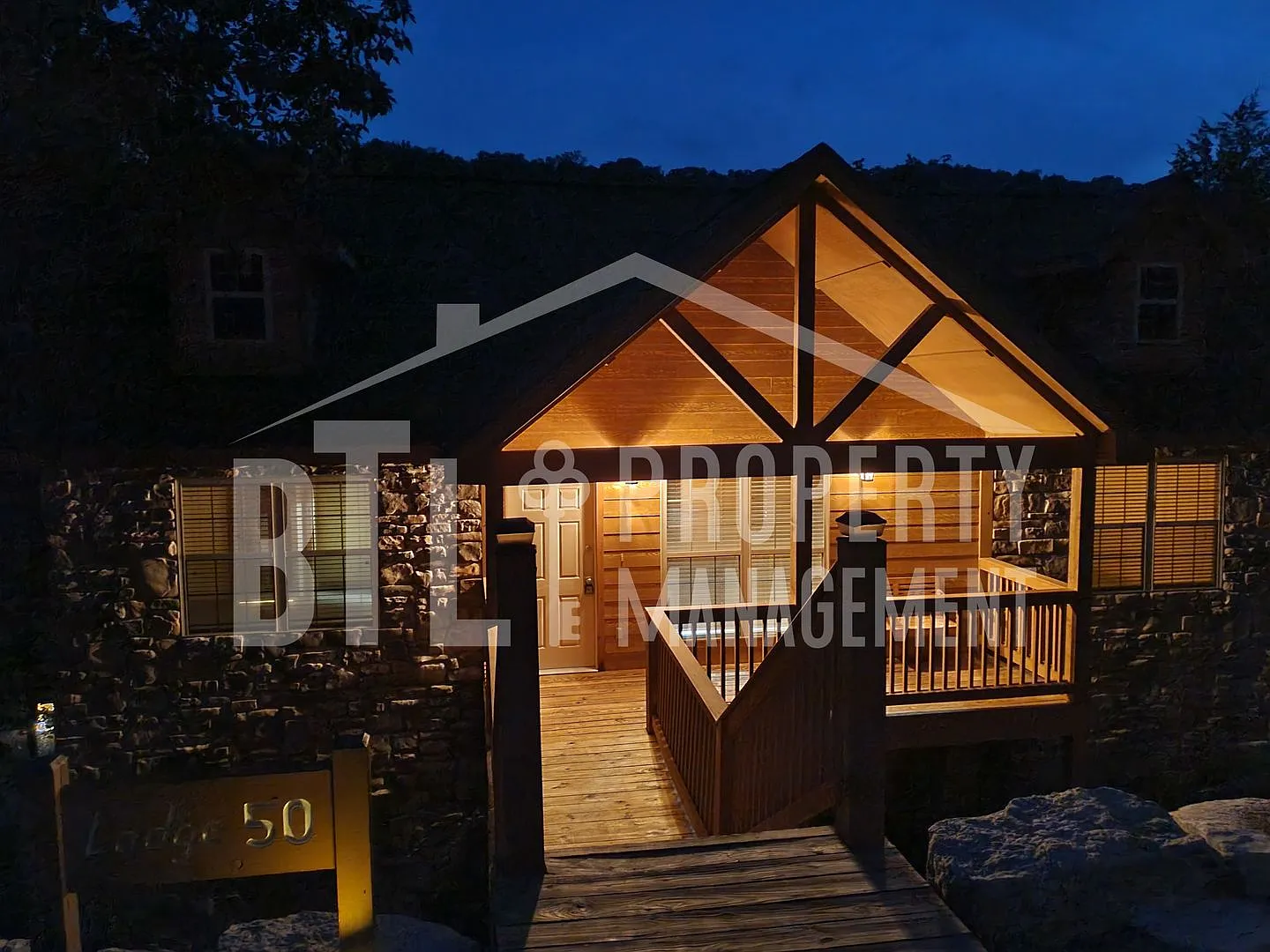 Gorgeous Lodge in Gated Community! — Photo 3