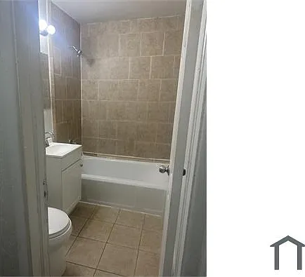 1917 E Madison St — Photo 5