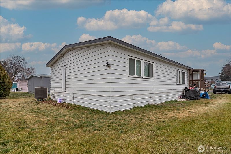4th image of 4815 Airway Drive NE #81