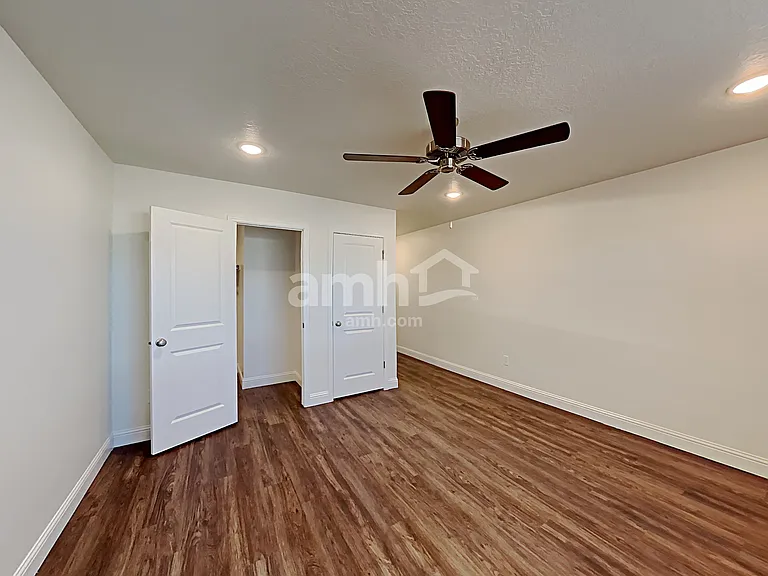 1436 E Allen Ln — Photo 8
