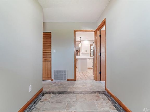 5th image of 2915 Whitehorse Ave