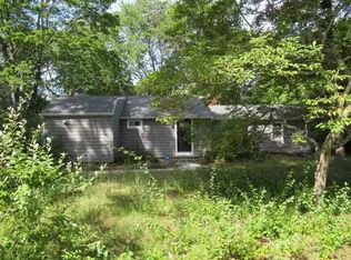 4 Oak Ln, Coram, NY 11727