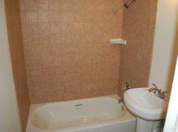 5th image of 239 Hubbard Ave #B