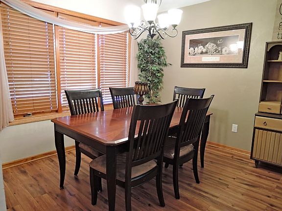 5th image of 1209 Bellflower Ln NE