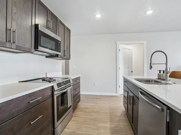 1580 Main Townhomes and Apartments