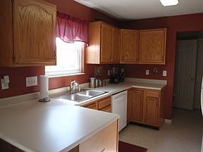 5th image of 931 S 1st St