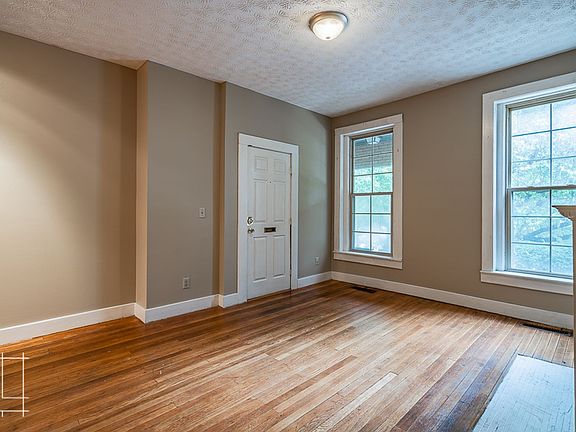 3rd image of 1489 E Broad St #3