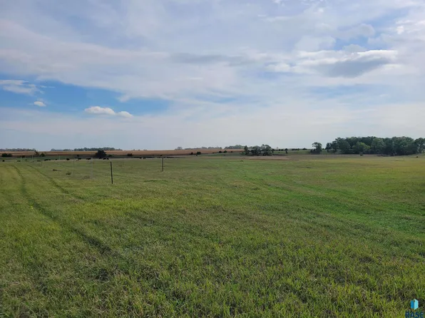 466 Avenue, Lennox, SD 57039