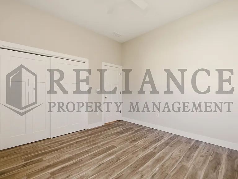 525 E Elmwood St — Photo 35