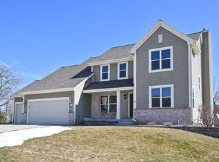 1902 Blackhawk Dr, Grafton, WI 53024