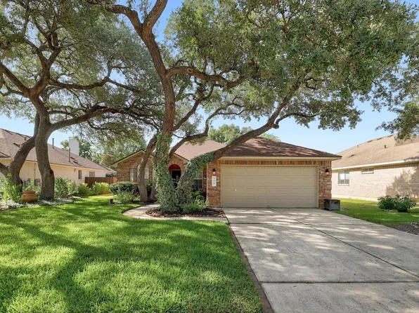 504 Hunters Point Ct, Leander, TX 78641