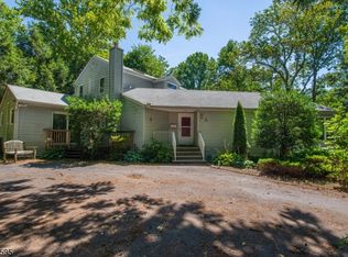 5 Pickwick Ln, Mountain Lakes, NJ 07046