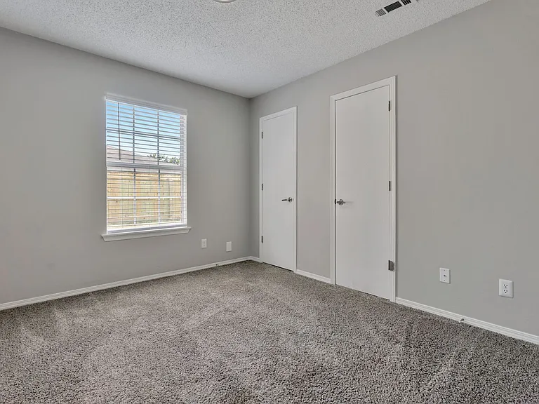 1665 N Boxley Ave — Photo 13