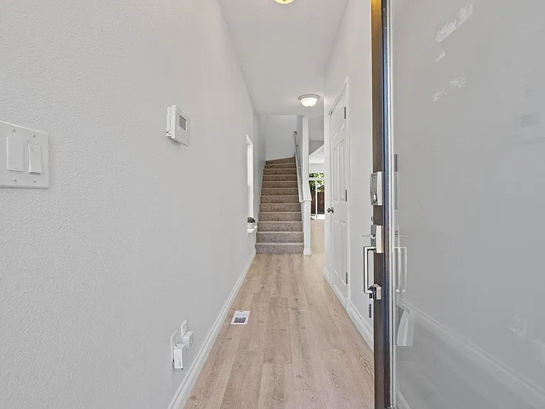 8526 N Haven Ave — Photo 3