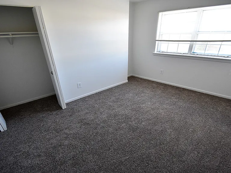 Golfview Apartments — Photo 8
