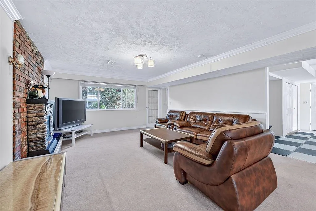 5 bed, 2500 sqft, $4,500 — Photo 2