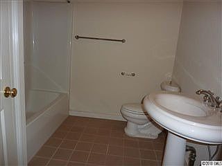 4th image of 420 Jenny St
