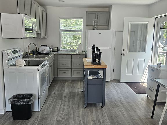 5th image of 305 Burwood Ave