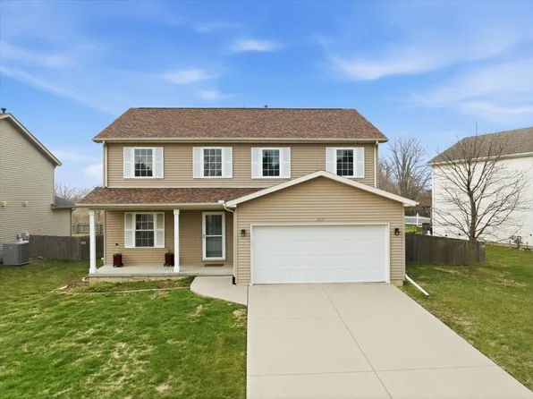 2429 Grey Fox Trl, Bloomington, IL 61704