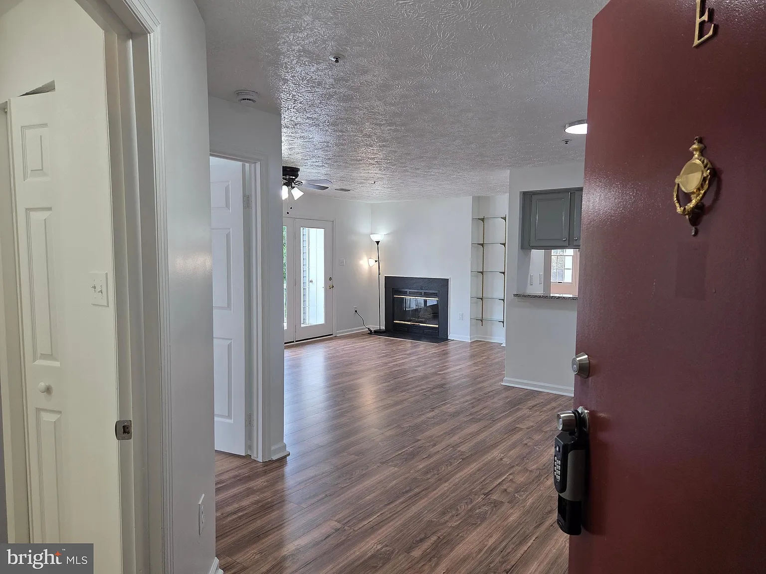 2 bed, 2.0 bath, 1054 sqft, $2,025 — Photo 3
