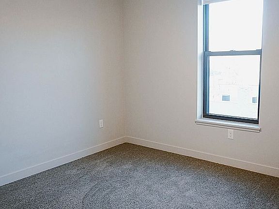 4th image of 637 Michigan St NE #408