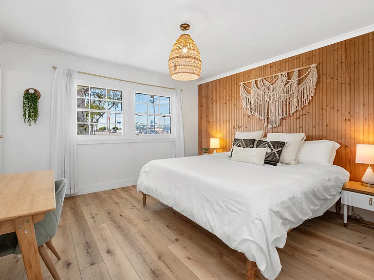 16002 Warren Ln — Photo 3