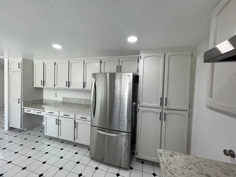 19806 Strathern St — Photo 12