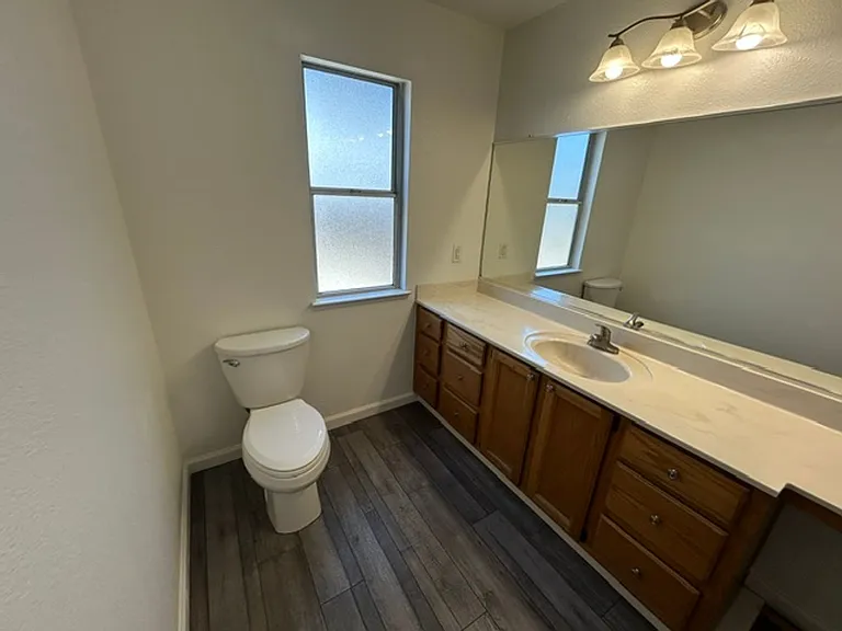 2406 W Prospect Ave — Photo 11