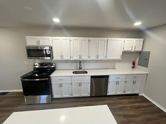 2nd image of 611 Old Elm St Unit 3
