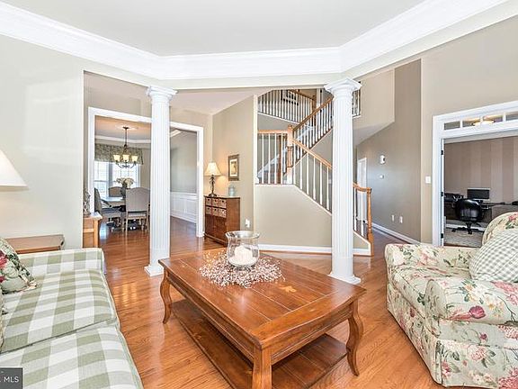 5th image of 705 Glenbrook Dr