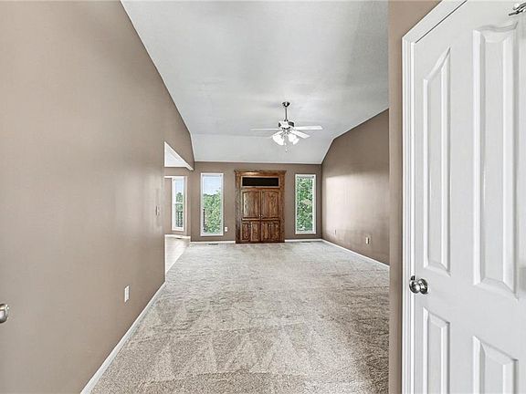 4th image of 10208 N Spruce Ave