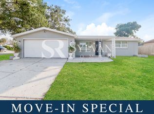 9800 Lake Chrise Ln, Port Richey, FL 34668