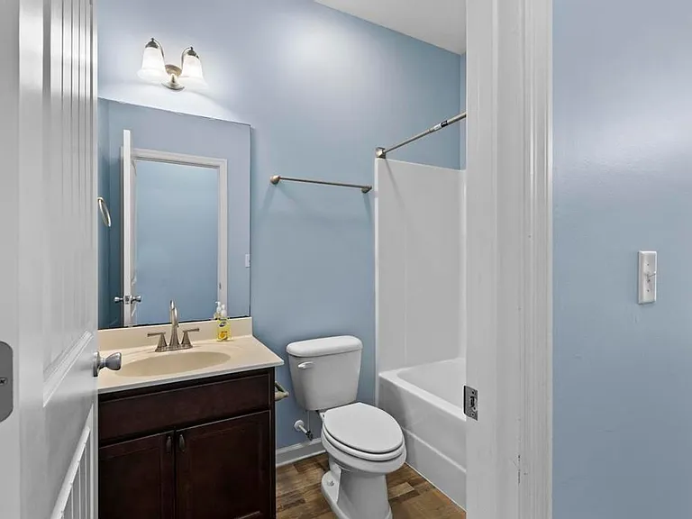 123A James Ave — Photo 6