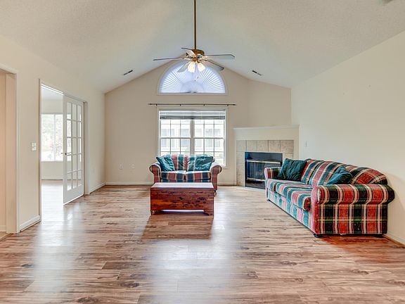 5th image of 144 Salisbury Cir