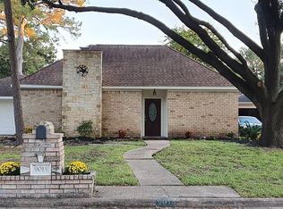 9015 Mauna Loa Ln, Houston, TX 77040