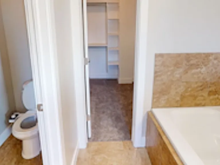 246 E Bridgewater Ln — Photo 10