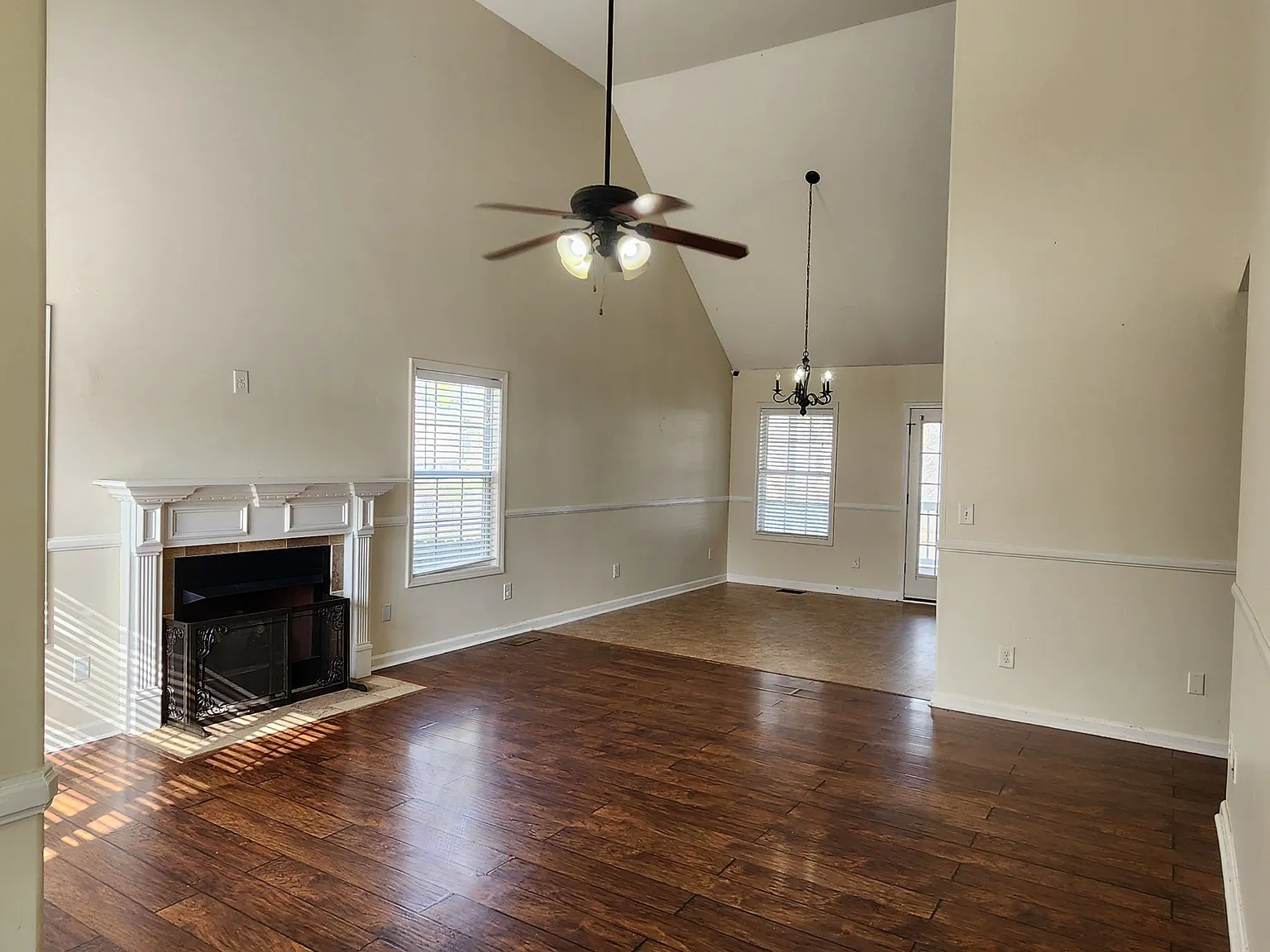3 bed, 2.5 bath, 1920 sqft, $1,650 — Photo 2