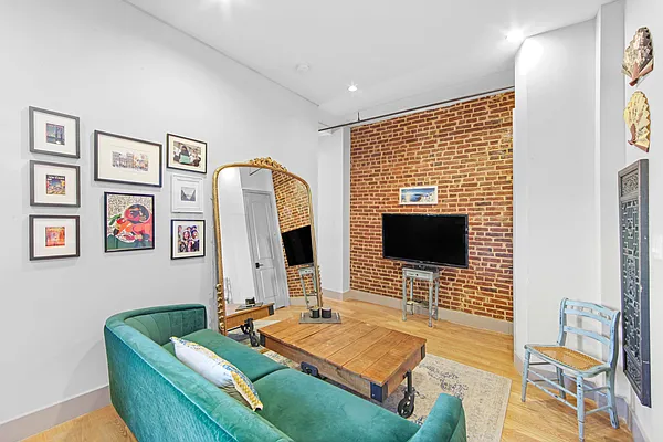 Rented by Charney Real Estate LLC | media 16