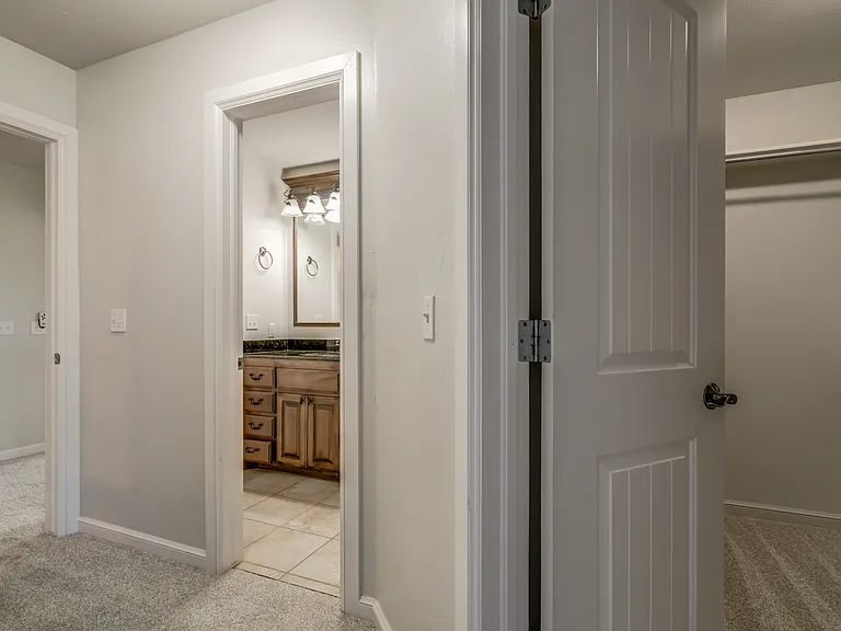22525 Lindy Ter — Photo 73