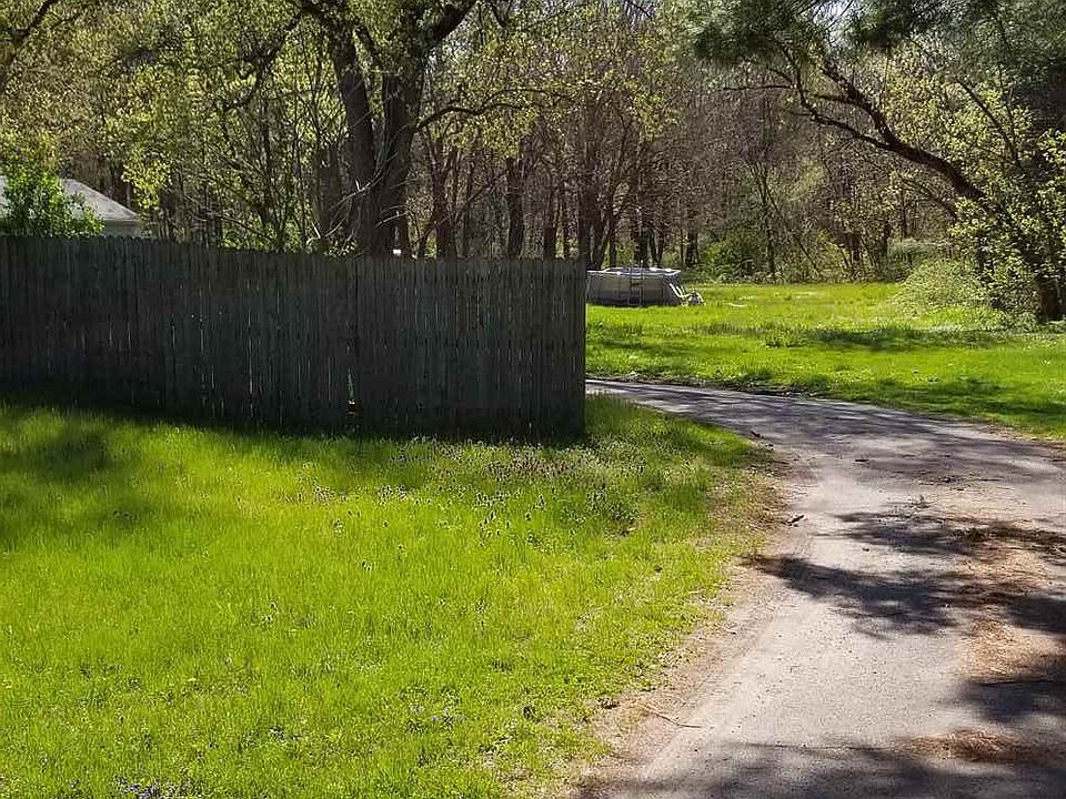 2nd image of 54365 Fir Rd
