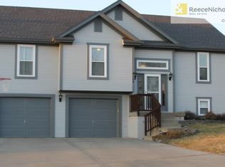 104 Sexton Ct, Smithville, MO 64089