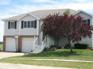 1527 Shadow Lake Dr, Angola, IN 46703