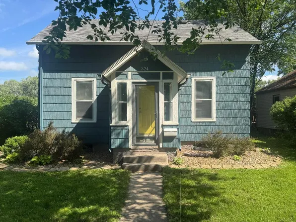 324 10th Ave SW, Aberdeen, SD 57401