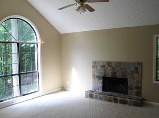 4352 Falcon Crest Dr, Flowery Branch, GA 30542