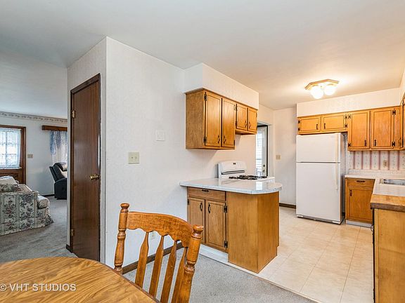 3rd image of 1937 Hilltop Ct