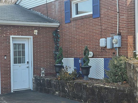 Solid Brick Split Level 