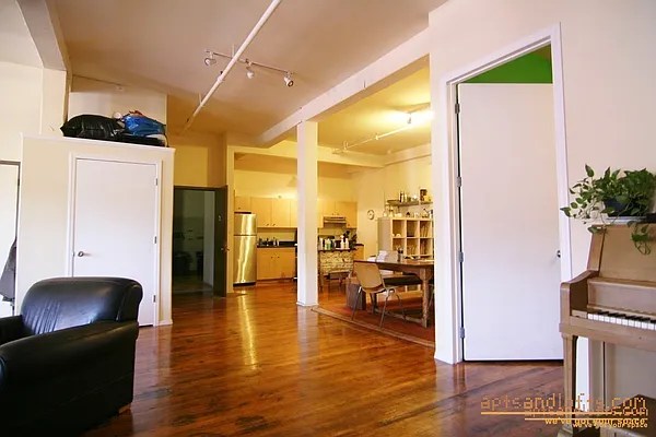 Rented by aptsandlofts.com | media 92