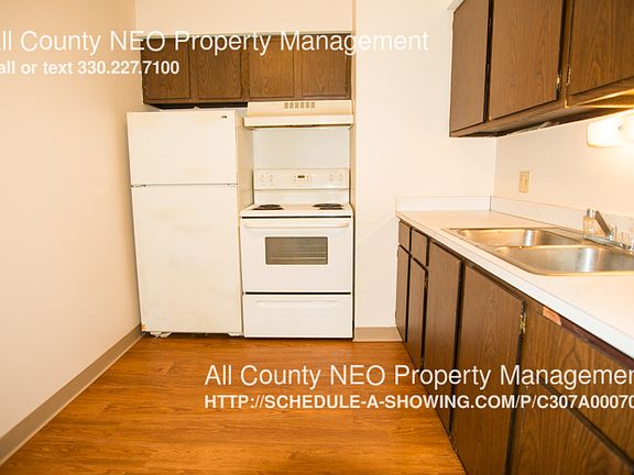 4th image of 737 Center Ave APT 28