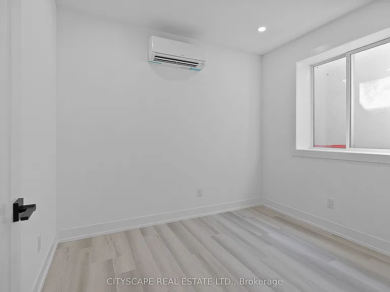 587 Oakwood Ave #1 — Photo 16